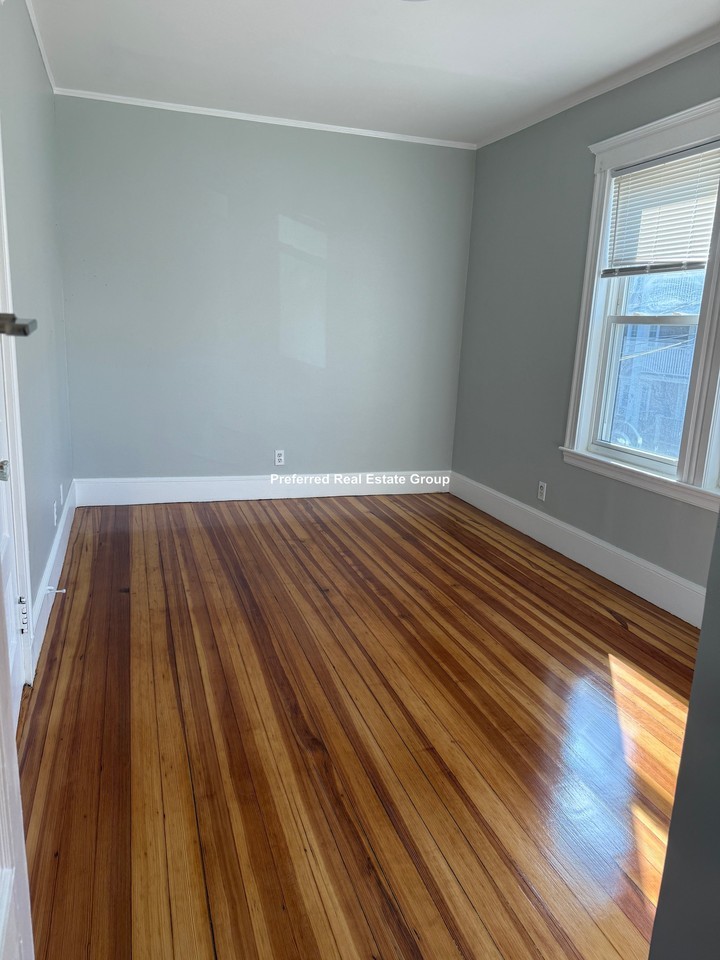 381 Centre St #1 - Photo 4 of 14