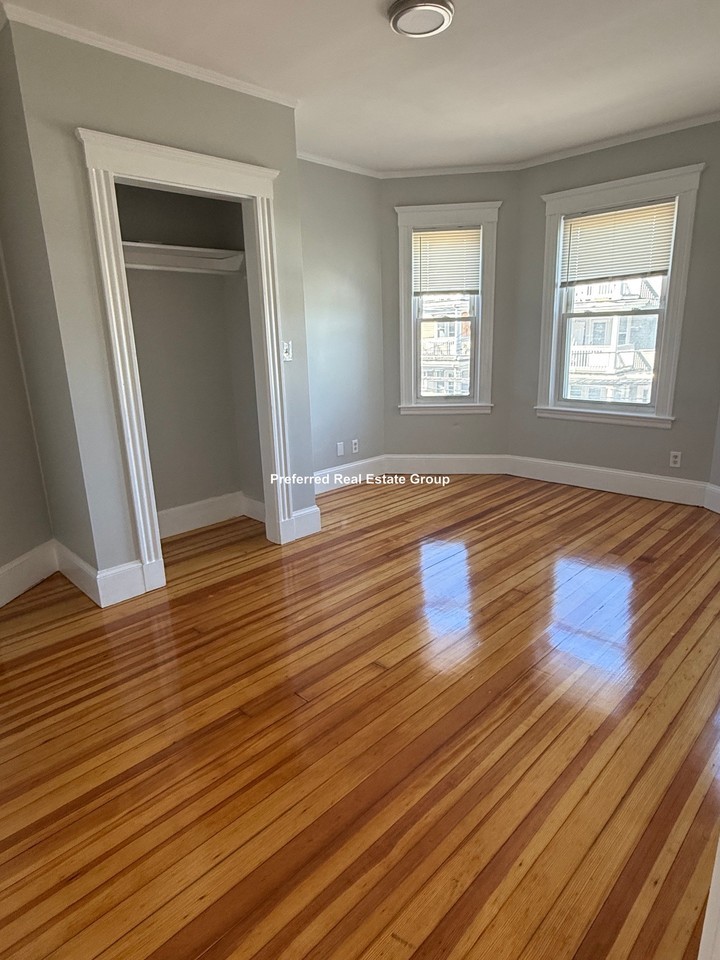 381 Centre St #1 - Photo 5 of 14