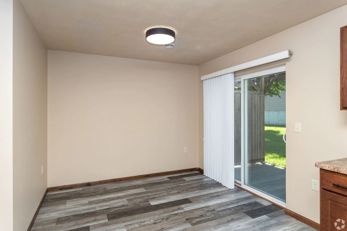 Boulder Pointe Townhomes - Photo 2 of 17