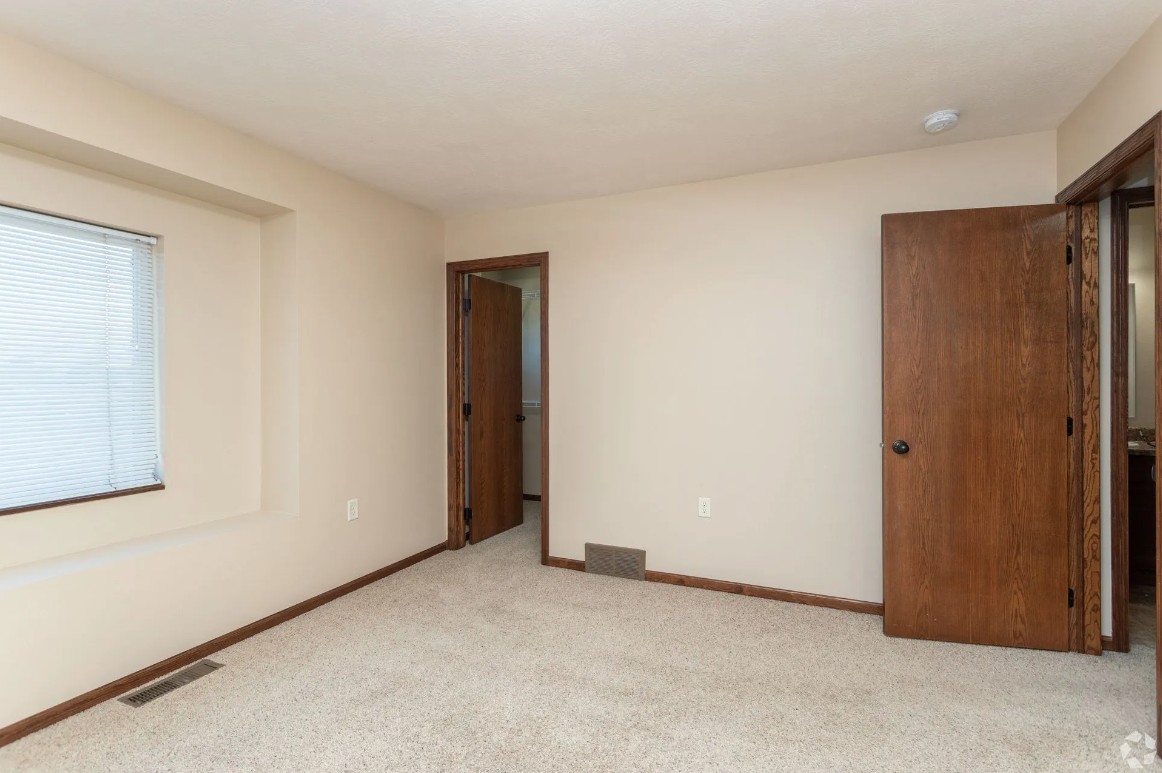 Boulder Pointe Townhomes - Photo 6 of 17