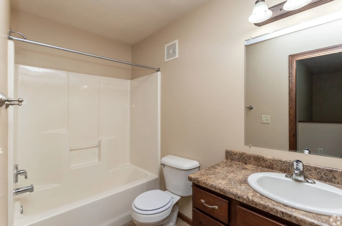 Boulder Pointe Townhomes - Photo 7 of 17