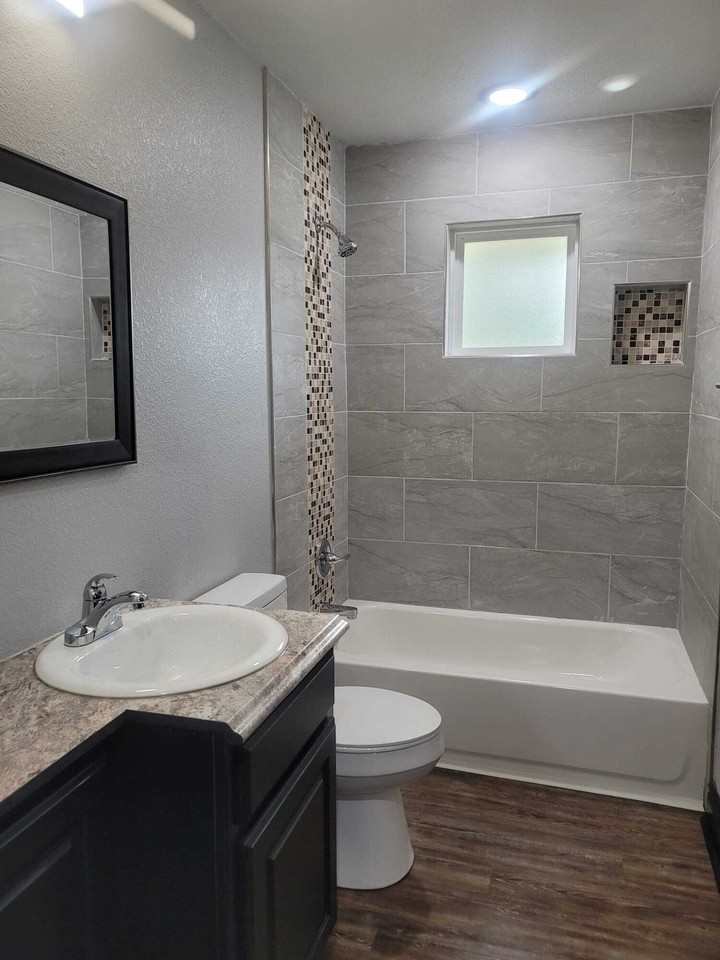 Harding Manor Apartments - Photo 3 of 7