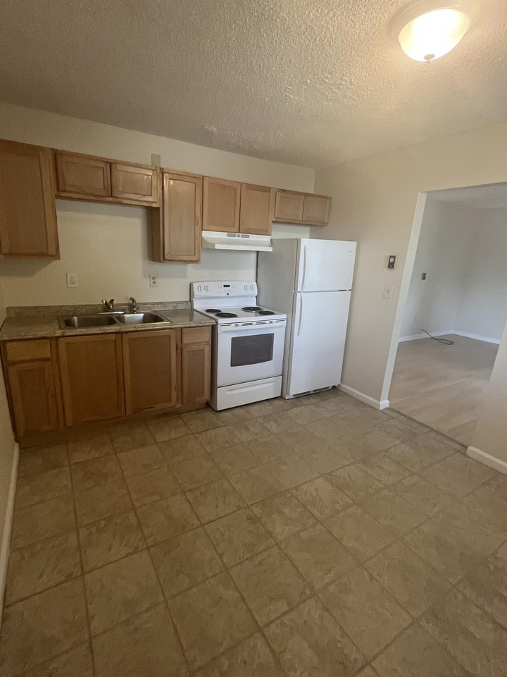 320 E 4th 2 - Photo 3 of 10