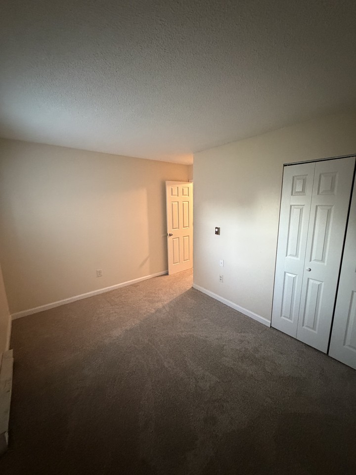 320 E 4th 2 - Photo 5 of 10