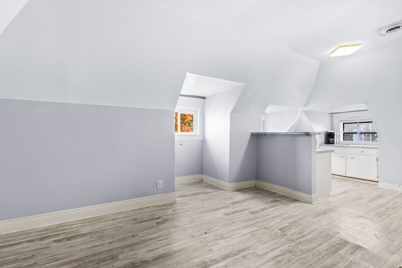 213 Woodbine Street - Photo 2 of 19
