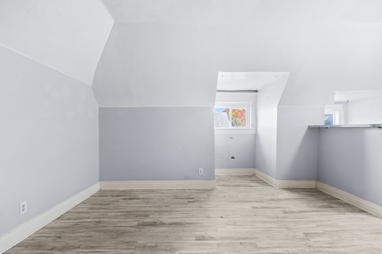 213 Woodbine Street - Photo 4 of 19