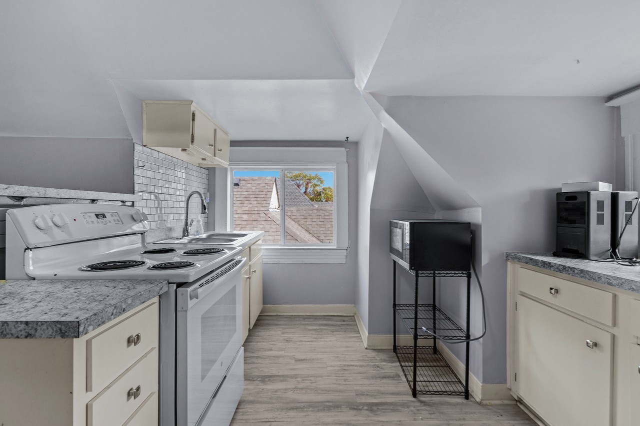 213 Woodbine Street - Photo 7 of 19