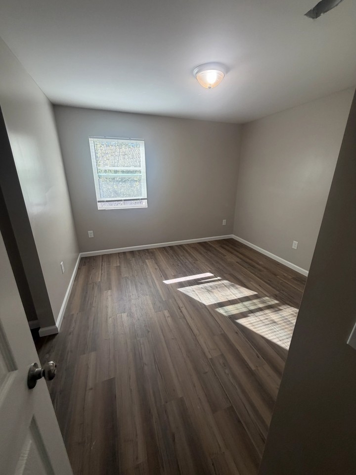 318 W Outer Dr, Oak Ridge, TN - Photo 3 of 10
