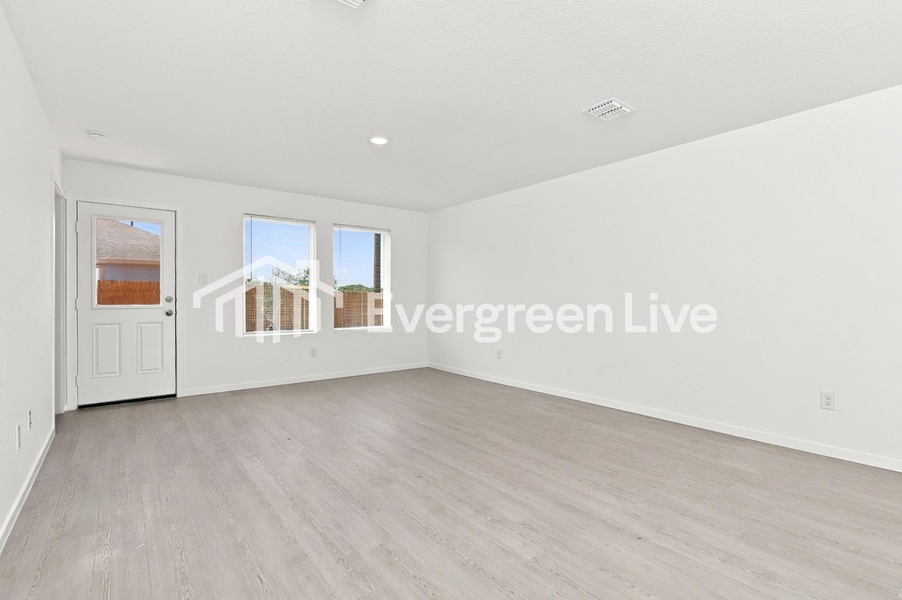 423 River Run Way - Photo 4 of 15
