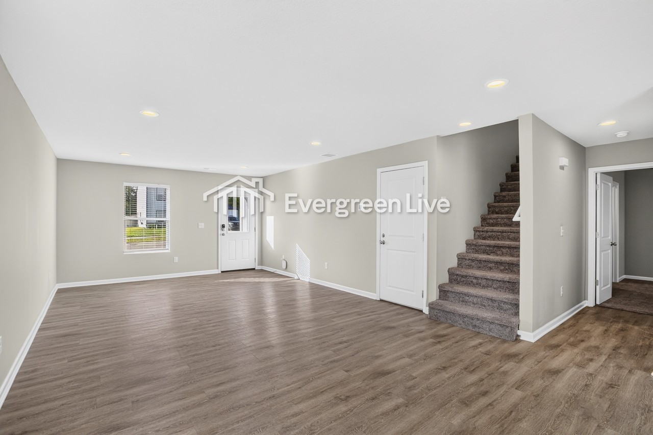 120 E Burlington Dr - Photo 3 of 20