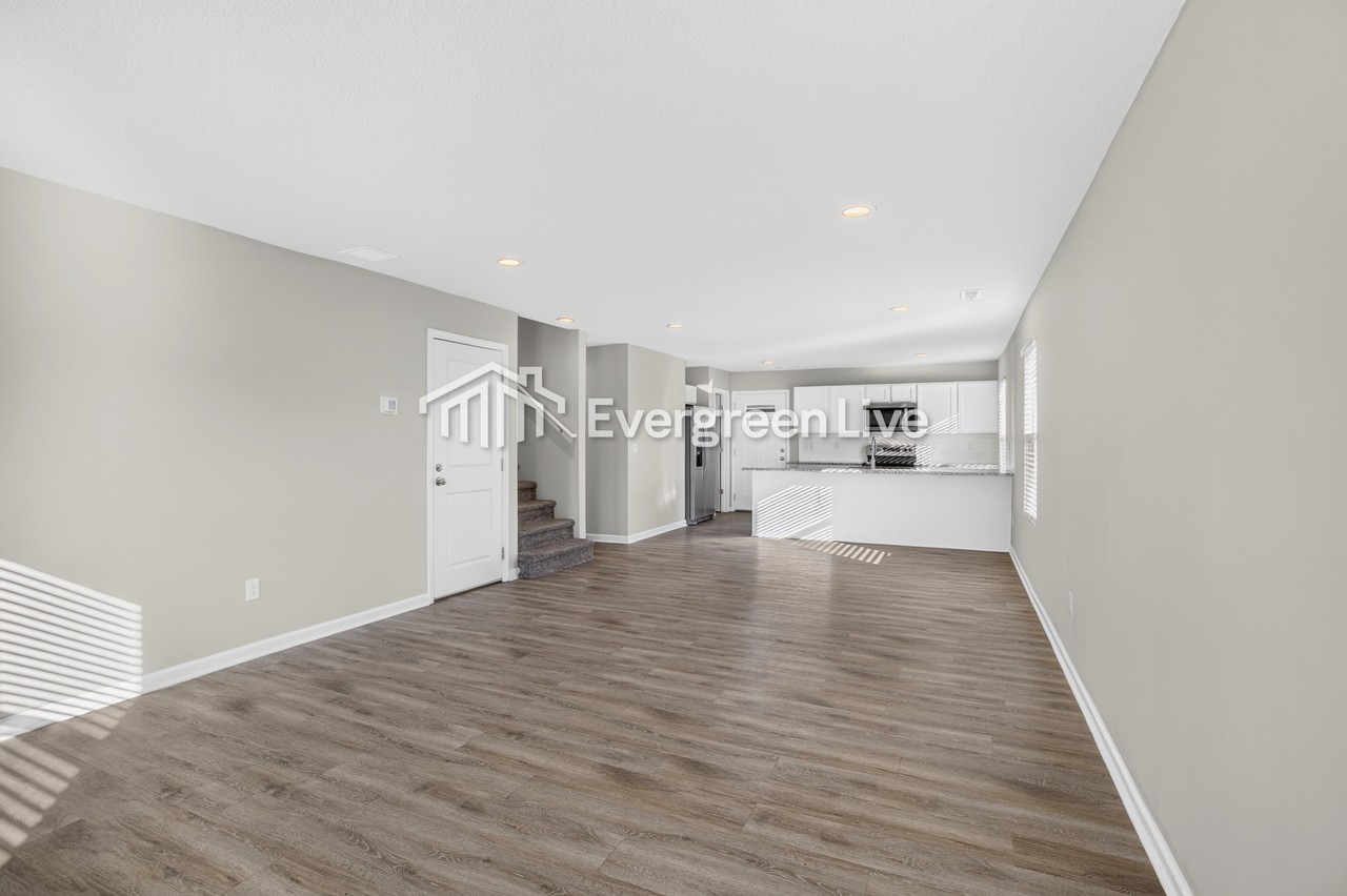 120 E Burlington Dr - Photo 4 of 20