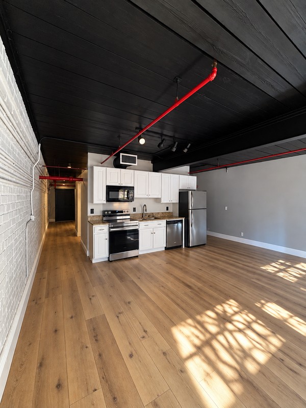 301 Bradley St - Photo 3 of 8