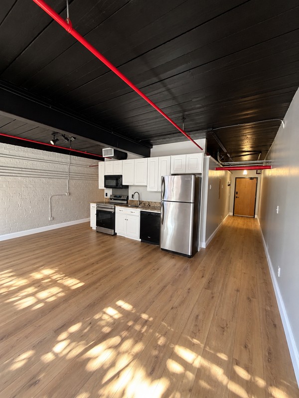 301 Bradley St - Photo 4 of 8