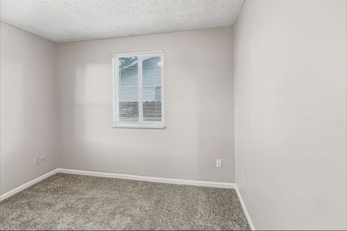 6702 E 117th Ave - Photo 6 of 14