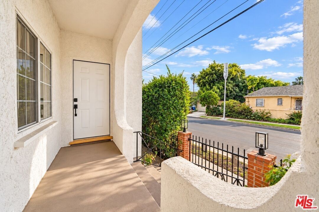 466 S Orlando Ave - Photo 3 of 35