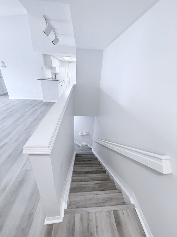1200 Crestwood Ct S - Photo 4 of 9