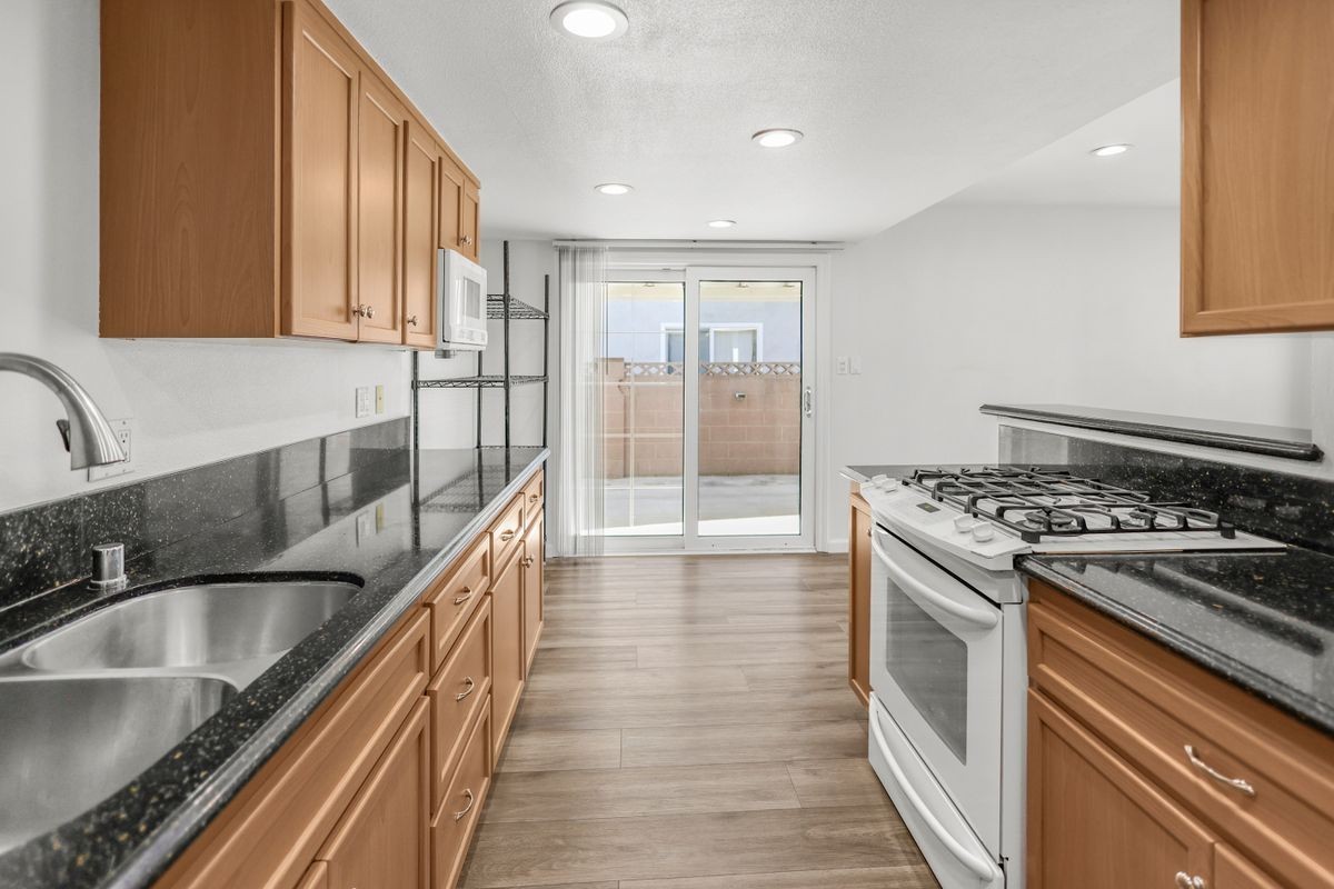 13681 Olympus Dr - Photo 5 of 24