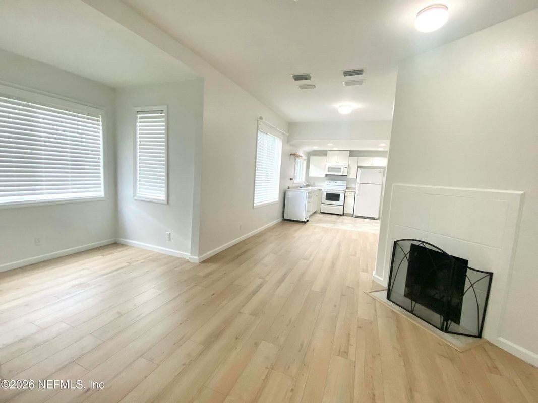 1759 Davidson St - Photo 2 of 9