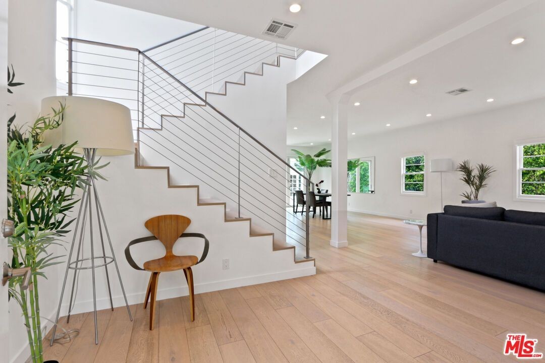 722 Kensington Rd - Photo 2 of 27
