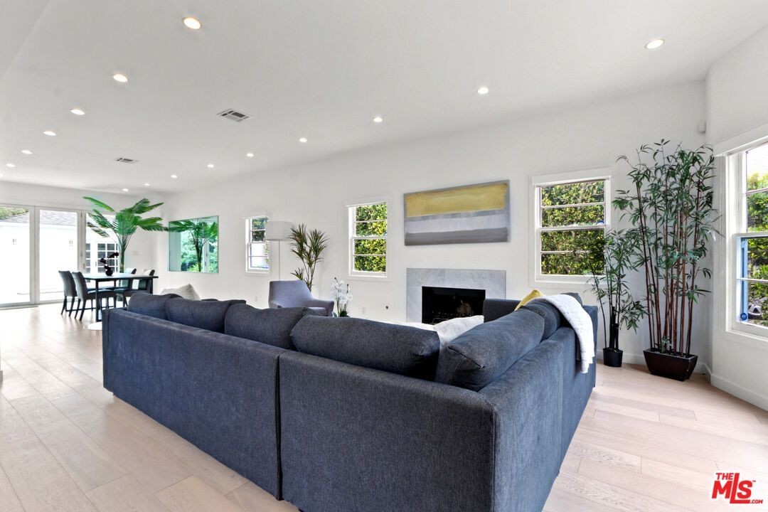 722 Kensington Rd - Photo 3 of 27