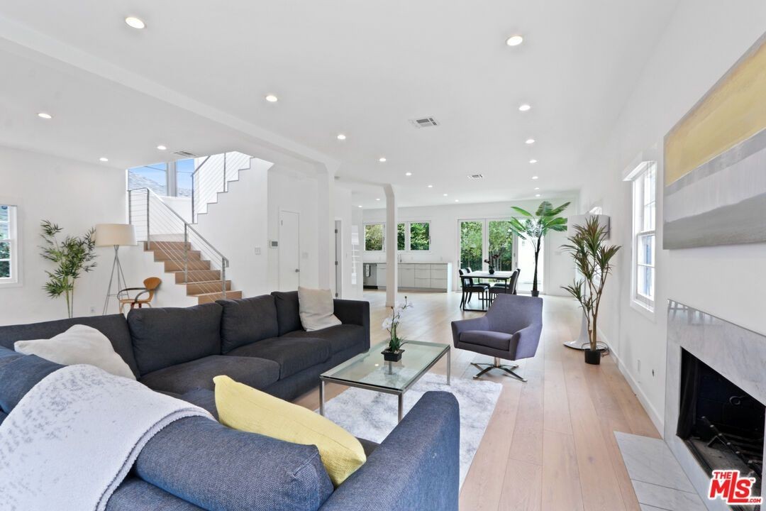 722 Kensington Rd - Photo 4 of 27