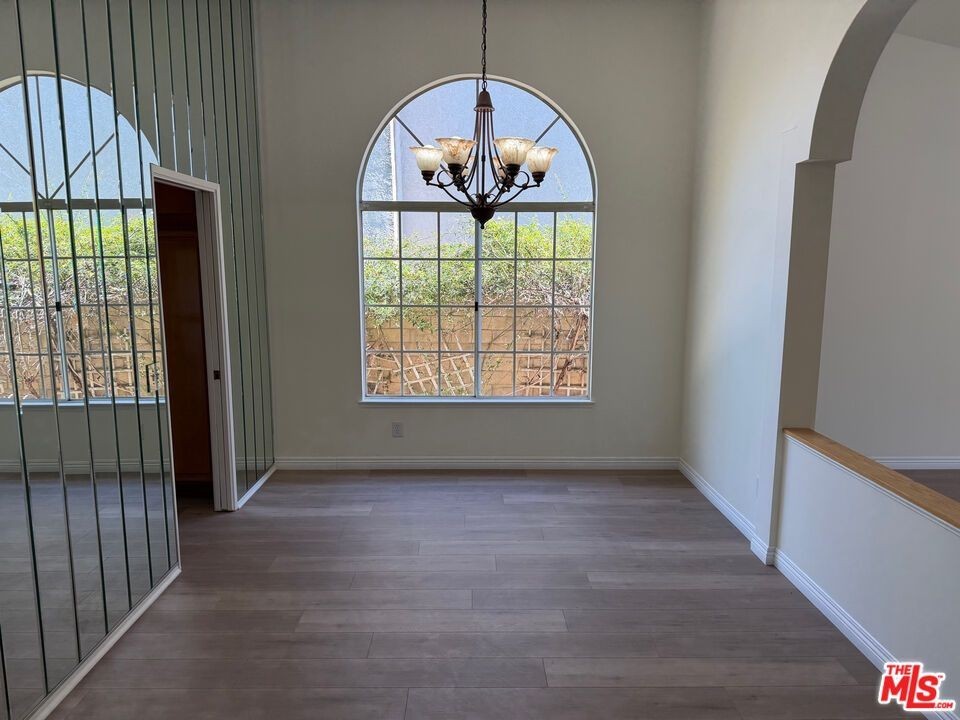 29030 Shadow Valley Ln - Photo 5 of 19