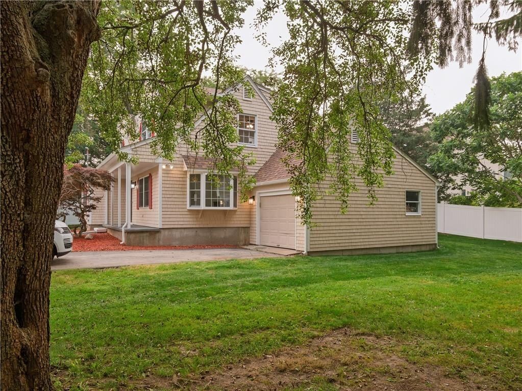 25 Pleasant Ave - Photo 5 of 36