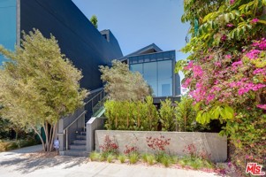 featured image of 209 Hollister Ave