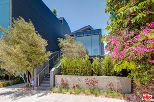 209 Hollister Ave - Photo 1 of 1