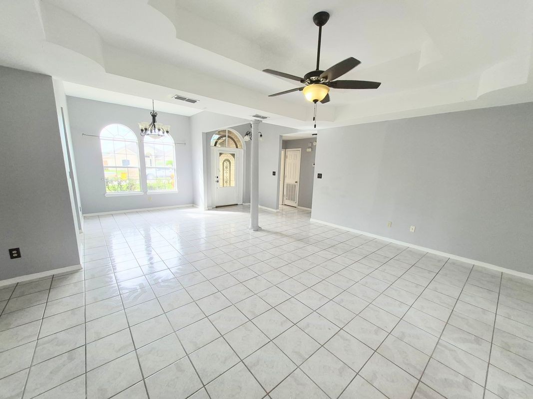 1751 Laurel Ln - Photo 2 of 8
