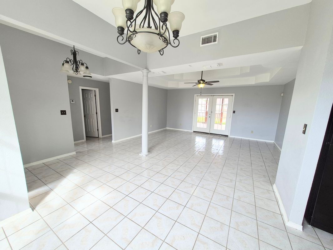 1751 Laurel Ln - Photo 5 of 8