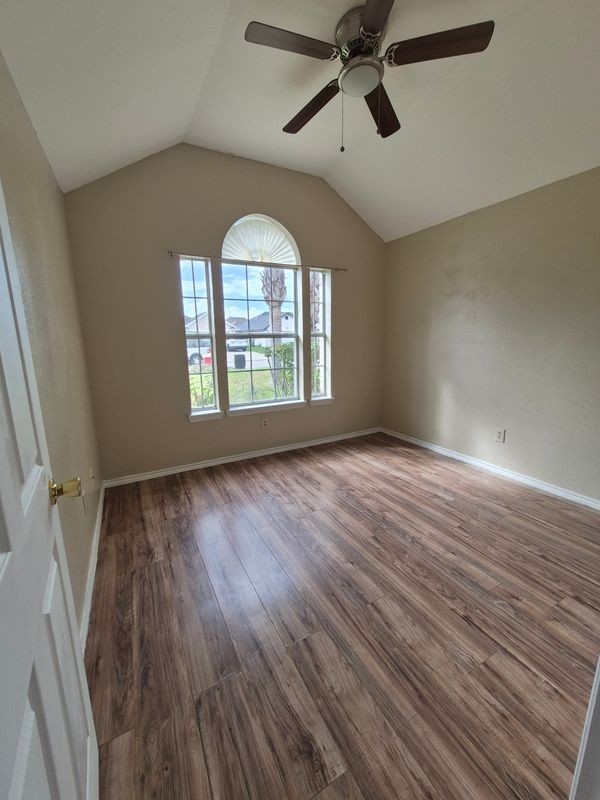 1751 Laurel Ln - Photo 7 of 8