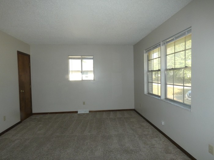7114 N Park Ave - Photo 4 of 17