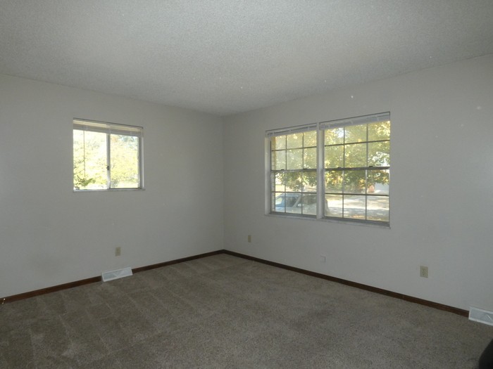 7114 N Park Ave - Photo 5 of 17