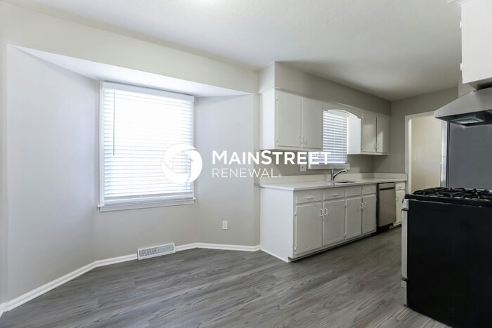 13214 Lowell Ave - Photo 5 of 17