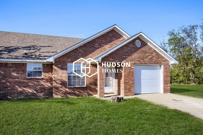 121 Carly Ln - Photo 3 of 13