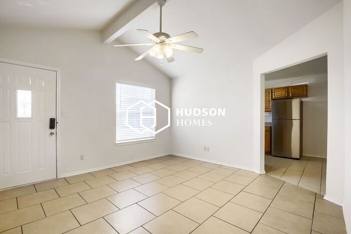 121 Carly Ln - Photo 5 of 13