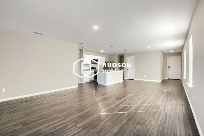 457 Bobbie St - Photo 4 of 14
