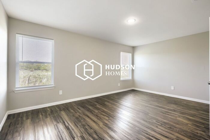 457 Bobbie St - Photo 7 of 14