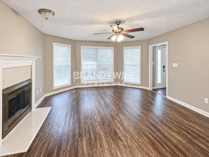 800 Lake Ridge Dr - Photo 4 of 28