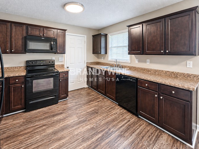 800 Lake Ridge Dr - Photo 6 of 28