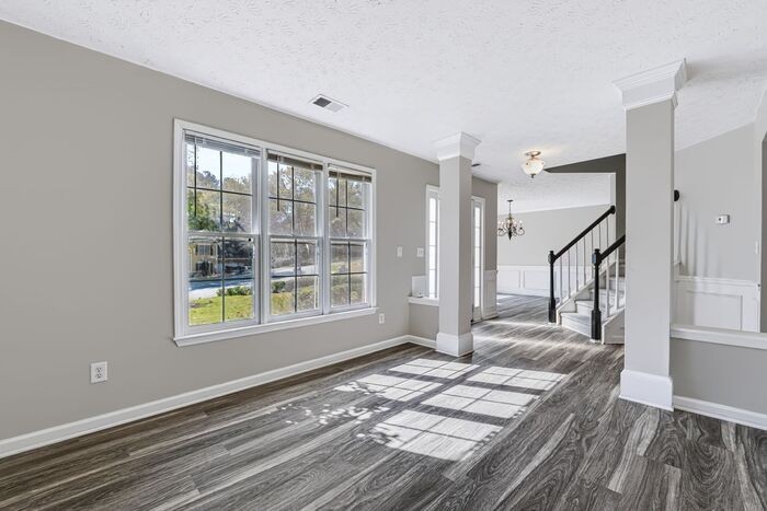 9009 Mallory Ln - Photo 4 of 31