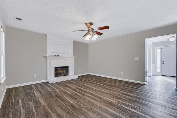 9009 Mallory Ln - Photo 7 of 31