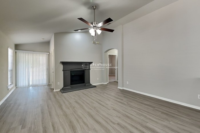 12112 Thicket Bend Dr - Photo 4 of 20