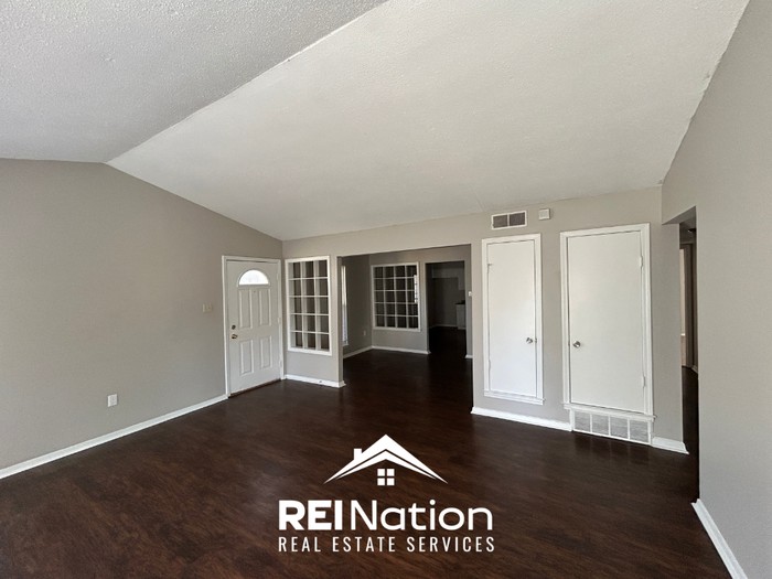 6401 Golden Park Dr - Photo 3 of 21