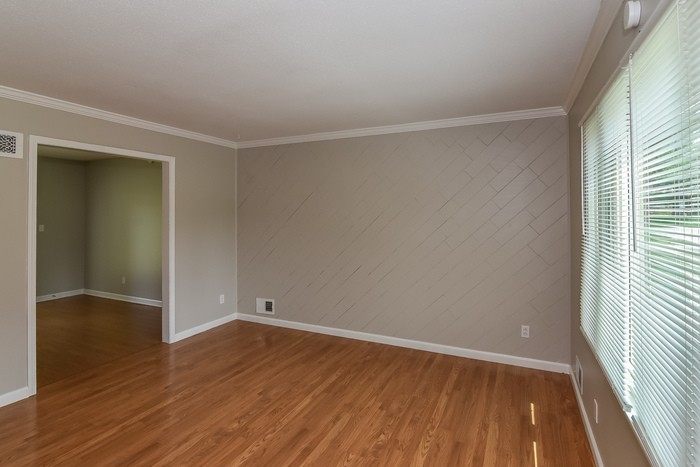 2820 S Linwood Ave - Photo 4 of 8