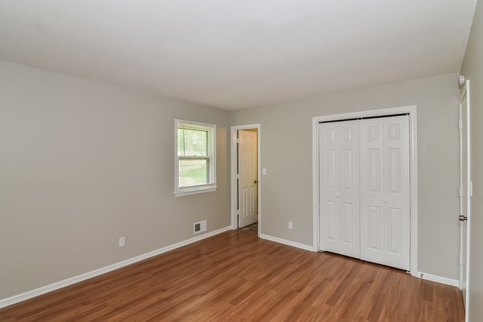 2820 S Linwood Ave - Photo 5 of 8