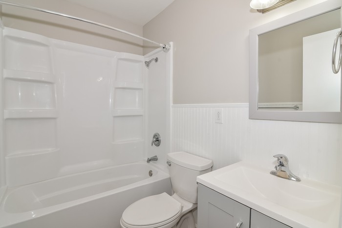 2820 S Linwood Ave - Photo 7 of 8