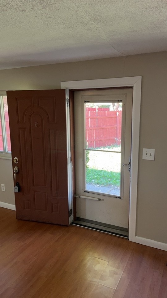 2610 Ipsen Ct - Photo 3 of 28