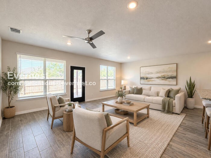 729 Freedom Cir - Photo 3 of 18